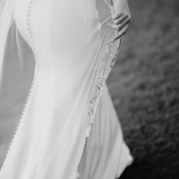 Tara Lauren Marigold Cathedral Veil - Picture 4 of 8